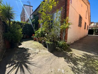 Casa aparellada a Carrer de sallés 15. Casa pareada en el centro de sant cugat del vallès