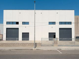 Miete Fabrikhalle in Carrer àustria 6. Nave industrial lista para entrar, con amplios patios y excelent