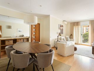 Piso en Carrer de lepant 339. Amplio piso de 4 habitaciones con balcón junto a sagrada família