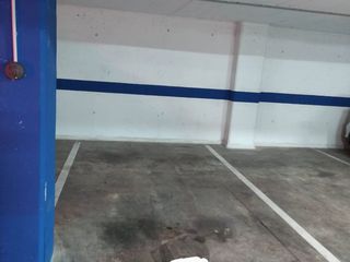 Lloguer Aparcament cotxe a Carrer monturiol 28. Plaza de parking coche grande