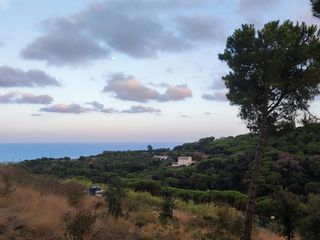 Terreny residencial a Carrer del riu besòs 9. Vivir entre el mar y el bosque con todas las comodidades