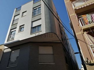 Piso en C.triunfo 1. Piso bajo-independiente en edificio