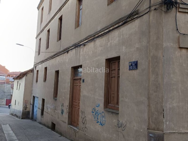 Foto 4c8ec210-2888-477d-bf8a-cc6bc695c4ac. Casa en plaza santa colomba 6 edificio completo en Astorga