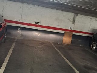 Lloguer Aparcament cotxe a Francesc alegre 1. Plaza para coche situada en planta a pie de calle, sin columnas.