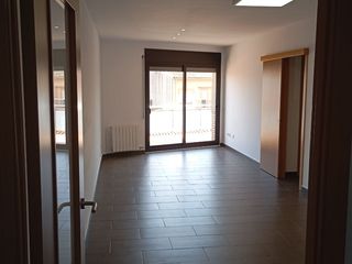 Rent Flat in Carrer de sant josep 47. Piso exterior de 2 hab con ascensor y parking en centelles