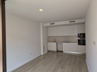 Miete Etagenwohnung in Restauració 9. Pis de 2 habitacions amb balcó, piscina, pàrquing i dos trasters