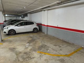 Affitto Posto auto in Avenida castellvell 15. Plaza ancha para coche mediano