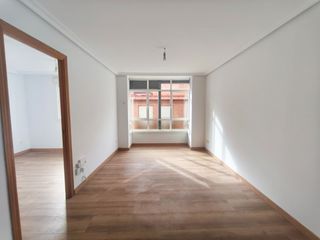 Pis a Capitán blanco argibay 92. Piso luminoso en valdeacederas