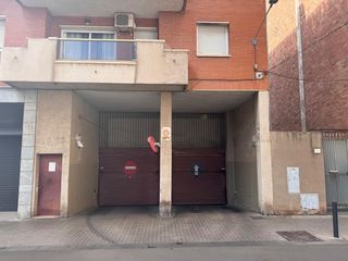 Autoparkplatz in Enric prat de la riba 210. Plaza en sant josep al lado de la farga y la policía local