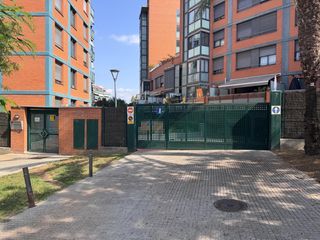 Aparcament cotxe a Carrer del priorat 5. Plaza grande con fácil acceso