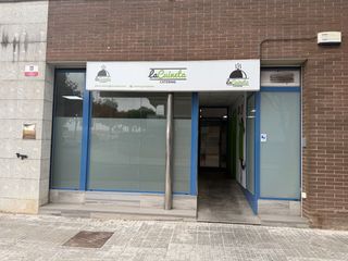 Lloguer Local Comercial a Carrer del canigó 2. Local comercial de 210 m² con salida de humos en alquiler en par