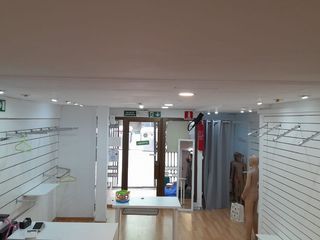 Lloguer Local Comercial a Cardona 31. Se alquila  local comerial en manresa, zona excelente