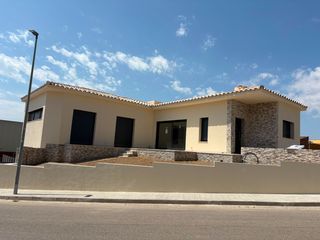 House in Carrer camí d' dalt 30. Casa unifamiliar de obra nueva con piscina privada en ullà