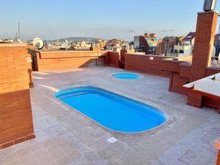 Etagenwohnung in Avenida vallcarca 74. Piso reformado de 2/3 hab/2 baños , exterior con piscina en aven