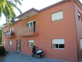 Casa a Camiño casal 5. Edificio con 4 viviendas en san xoan de poio - 326 m2 y parcela