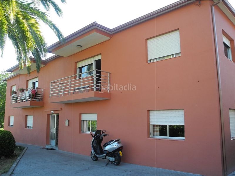 Foto a25fdf30-69c0-4f5c-8eb9-73ea3ef7a429. Casa en camiño casal 5 edificio con 4 viviendas en san xoan - 326 m2 y parcela - se entrega vacio en Poio