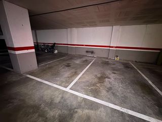 Location Parking voiture à Carrer barcelona 122. Lloguer plaça de pàrquing zona hipervor de girona
