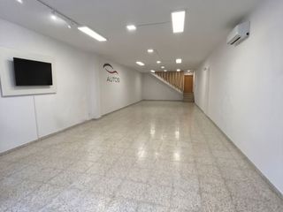 Miete Fabrikhalle in Poligon industrial sector estacio 4. Lloguer d'espai comercial  i oficines a la zona industrial de pu