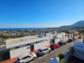 Casa adosada en Av. del bierzo 53. Espectacular chalet con vistas panorámicas al mar y piscina en s