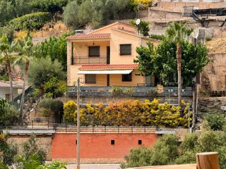 Chalet in Carretera bon repos 51. Casa unifamiliar con piscina y parking
