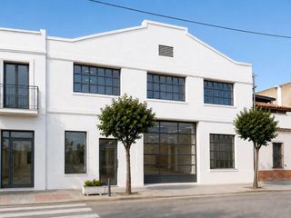 Lloguer Local Comercial a Avinguda de pi i margall 109. Gran local comercial al centre