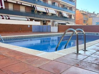 Pis a Avinguda sant vicenç  18-24. Piso amplio con piscina y balcón en el tancat