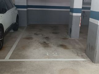 Aparcament cotxe a Pasaje salvadores 7. Vendo plaza de parking para coche grande + moto