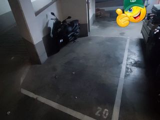Affitto Posto auto in Avd. madrid 70. Parking para coche y moto