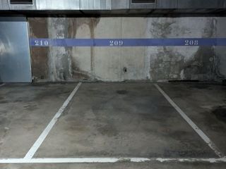 Lloguer Aparcament cotxe a Carrer de l'hospitalet 41. Plaza para coche grande