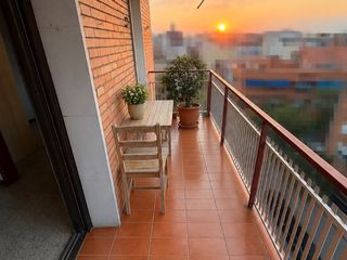 Piso en Carrer de quevedo 33. Piso con 4 habitaciones con mucha luz y ascensor