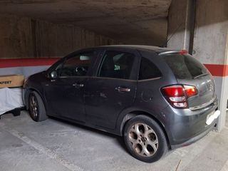 Posto auto in Miquel vives 120. Plaza de parquing en venta