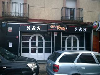 Casa adosada en Némesi valls  32 34. 2 casas con 2 locales (restaurante)