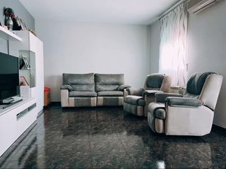 Casa a schiera in La cerca 9. Duplex en venta