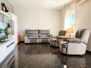 Casa a schiera in La cerca 9. Duplex en venta