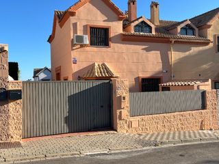 Doppelhaus in Calle curro romero 9. Casa urbanización cerro alto.oportunidad