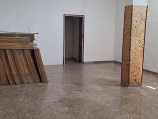 Local Comercial en Carrer de girona 15. Amplio local