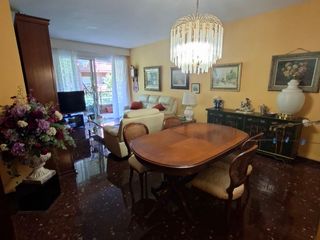 Pis a Calle castillejos 259. Vivienda de 121 m² con garaje, trastero y gran balcón en calle c