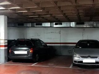 Lloguer Aparcament cotxe a Rector triado 54. Alquiler de garaje en calle del rector triadó. acceso fácil y si