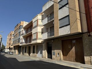 Locale commerciale in Calle clara campoamor 9. Local + patio