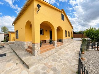 Casa a Carrer girona 94. Chalet con piscina, jardín y 803 m² de terreno en aiguamúrcia –
