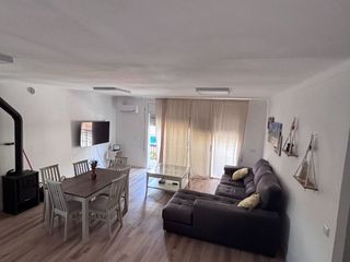 Affitto Appartamento in Carrer besalu 16. Pis reformat zona centre llançà ampli amb aire acondicionat