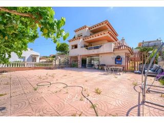 Chalet en Carrer mar cantàbric 18. Chalet
