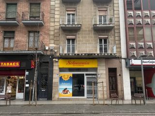Lloguer Local Comercial a Prat de la riba 12. Local disponible al centre