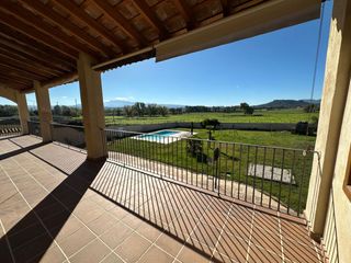 Lloguer Pis a Carretera de la guixa 99. Pis amb terrassa privada de 30m2 i piscina i jardí comunitaris