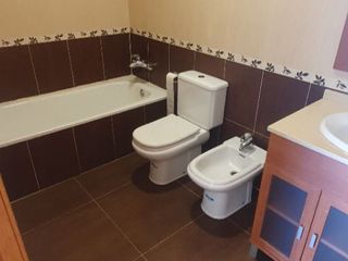 Miete Etagenwohnung in Carrer de sant joan 38. Alquiler piso  4hab en reus