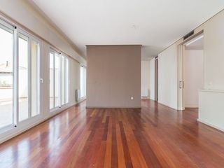 Xalet a Calle mecanico rada 32. Gran chalet pareado en esquina listo para entrar a vivir frente