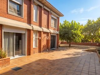 Casa a B-502 km. 4. Casa a tres vientos, muy luminosa. madà, argentona