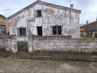 Ground floor in Calle roza 61. Casa independiente con jardín