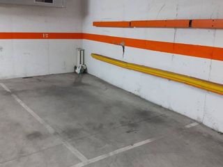 Rent Car parking in Carrer de les guilleries 14. Plaza subterránea