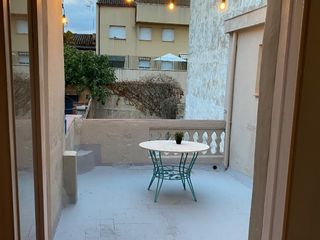 Rent House in Carrer d'en garriga 96. Casa renovada de 3 habitaciones con terraza, listo para entrar